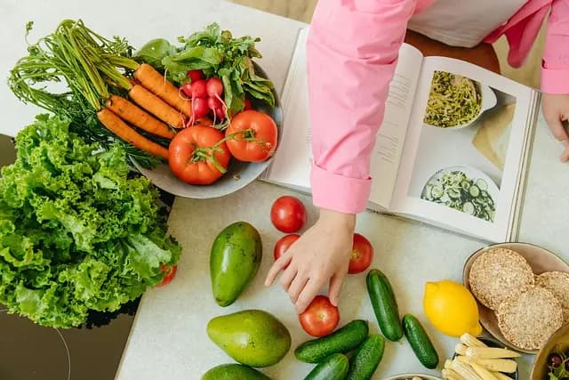 Cómo la alimentación antiinflamatoria mejora tu salud diaria